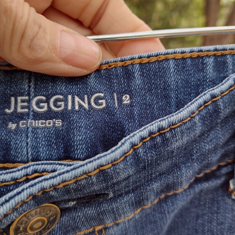 The Platinum faded Jegging size 2 by Chicos - Picture 4 of 10